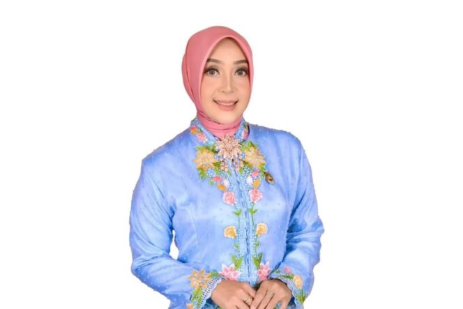 
					Anggota DPRD Kota Bekasi Aminah, M.Pd