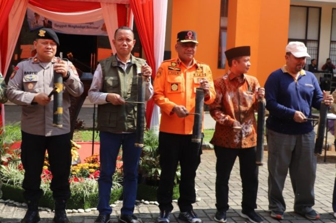 
					Unsur Forkopimda Kabupaten Bekasi memperingati Hari Kesiapsiagaan Bencana Nasional.