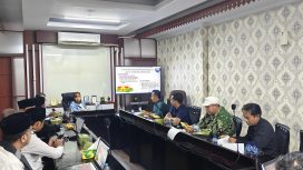 Komisi IV saat rapat dengan Disdik
