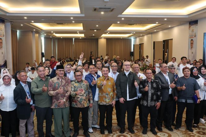 
					Wawali Bekasi Abdul Harris Bobihoe saat hadir diacara pelantikan Kadin Kota Bekasi