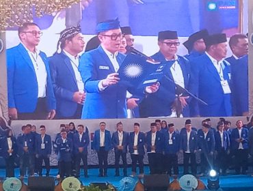 Jajaran pengurus DPD PAN Kota Bekasi saat pelantikan