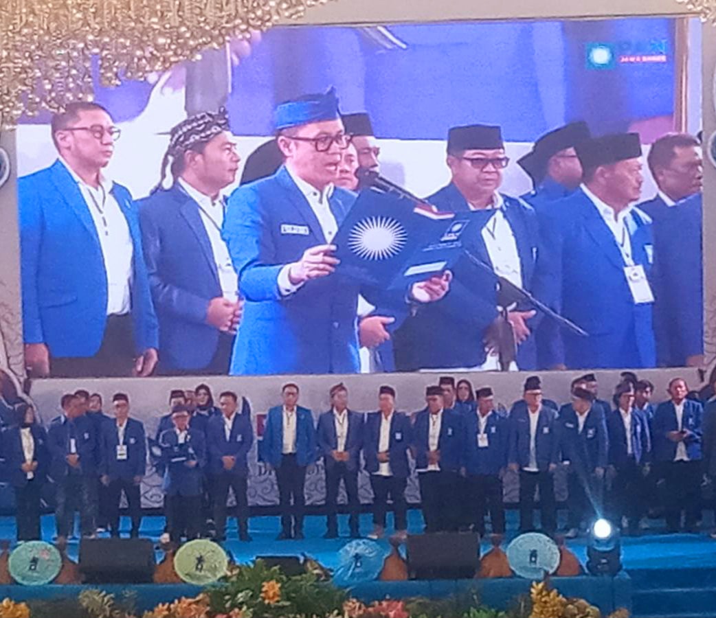 Jajaran pengurus DPD PAN Kota Bekasi saat pelantikan