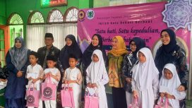 Ketua DPRD Bersama IKIAD saat kegiatan santunan