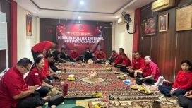 Kader PDI Perjuangan Kota Bekasi saat menggelar Diskusi Politik