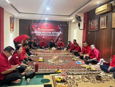 Kader PDI Perjuangan Kota Bekasi saat menggelar Diskusi Politik
