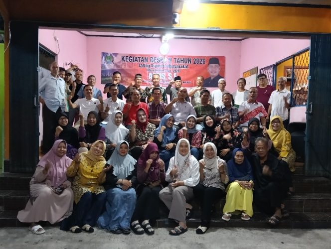 
					Agus Saat melaksanakan Reses