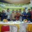 Warga Cimuning Royal Resident poto bersama dengan Sarwin Edi Saputra usai Reses