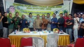 Warga Cimuning Royal Resident poto bersama dengan Sarwin Edi Saputra usai Reses