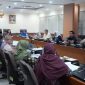 Pansus 9 DPRD Kota Bekasi saat menggelar ekpose raperda produk halal