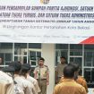 Kepala Kantor Pertanahan Kota Bekasi, Dr. Tarbarita Simorangkir, S.SiT., M.H., C.Med, di Kantor Pertanahan Kota Bekasi, saat memimpin pengambilan sumpah kepada 15 tim PTSL