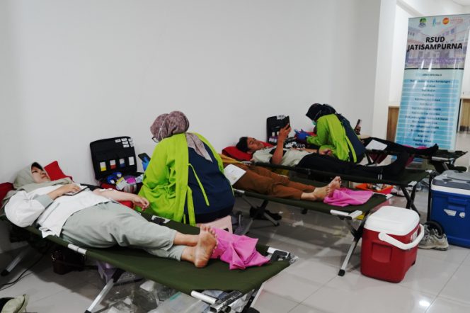 
					RSUD Jatisampurna dan PMI Kota Bekasi Kumpulkan 34 Kantong Darah