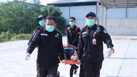 UPTD PSC 119 Dinas Kesehatan Kabupaten Bekasi menggelar simulasi bencana massal korban kecelakaan lalu lintas.