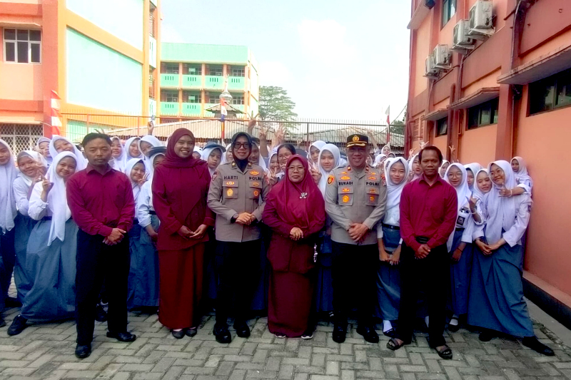 PMJ dan Polsek Bantargebang Gelar Silaturahmi Kamtibmas ke 1.800 Siswa SMK di Mustikajaya