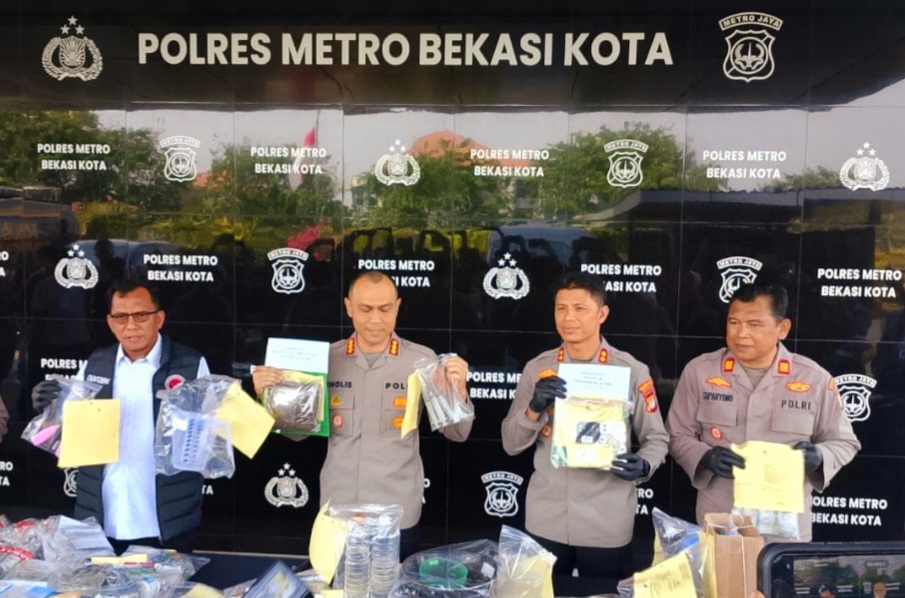 Polres Metro Bekasi Kota Bongkar Jaringan Obat Keras Ilegal dan Tembakau Sintetis