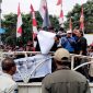 Aliansi PKL saat menggelar Aksi di depan Gedung DPRD Kota Bekasi
