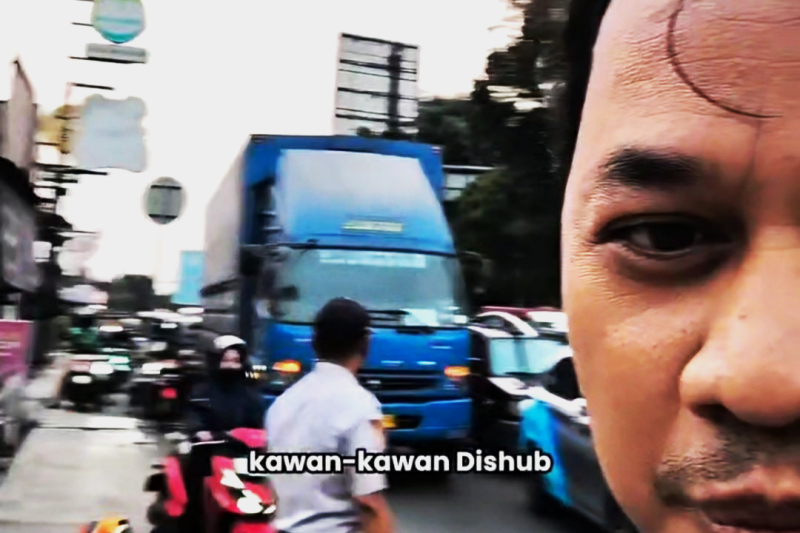 Ketua Komisi II DPRD Bekasi Latu Har Hary Sidak Aturan Truk Berat di Komsen Jatiasih, 4 Truk Diputar Balik